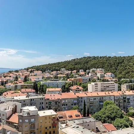 Majestic View Penthouse Apartment *